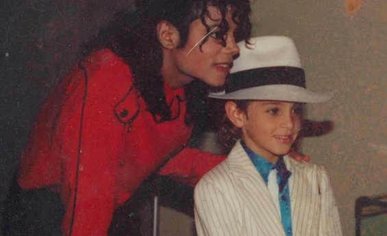 POLICE REVEAL DISTURBING ITEMS THEY FOUND AFTER RAIDING MICHAEL JACKSON'S NEVERLAND RANCH 