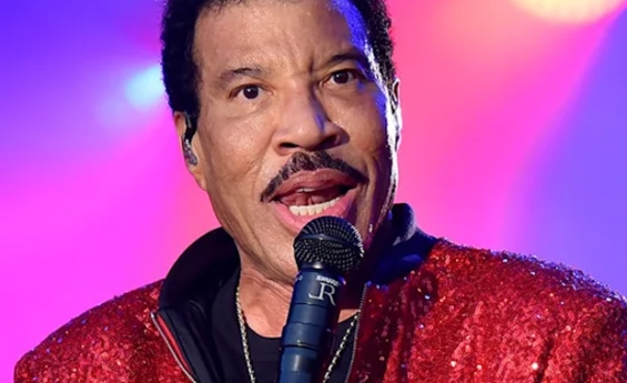 LIONEL RICHIE REASSURES FANS HE IS DOING WELL