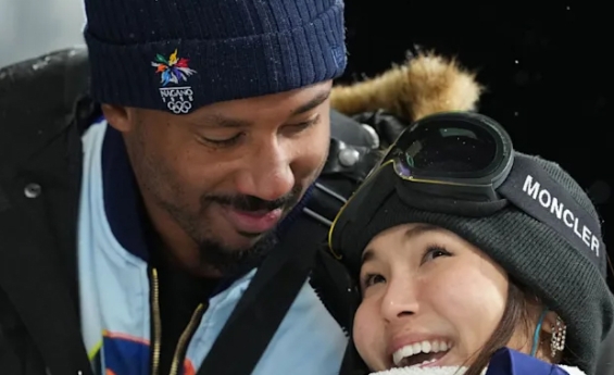 MYLES GARRETT'S GIRLFRIEND CHLOE KIM ROCKS RAMS COLORS AFTER BROWNS TRADE 