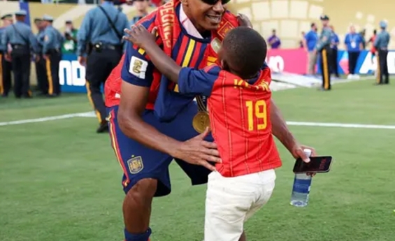 YAMAL AND LITTLE BROTHER WIN HEARTS WORLDWIDE