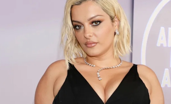 BEBE REXHA ADDRESSES SOCIAL MEDIA  COMMENTS ON HER LOOK AT THE 2026 AMAs