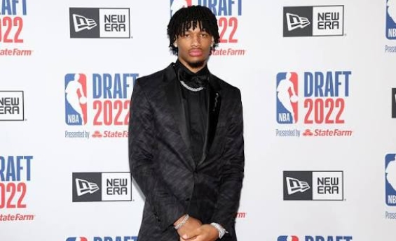 NBA PPROSPECT ISAIAH EVANS ARRIVES AT 2026  DRAFT WEARING $4 MILLION WORTH OF DIAMONDS