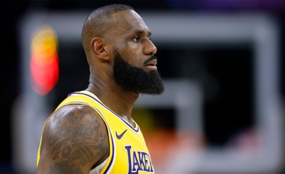 LEBRON JAMES SETS YET ANOTHER NBA SCORING MILESTONE
