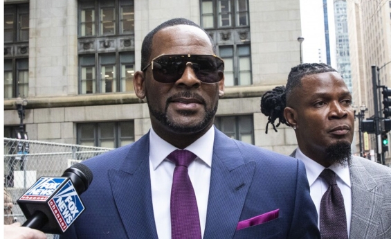 R.KELLY’S LEGAL TEAM PLEADS WITH PRESIDENT TRUMP TO FREE THEIR CLIENT.