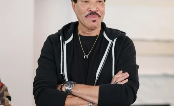 LIONEL RICHIE RETURNS HOME AND IS ‘DOING GREAT’ AFTER A 3 DAY HOSPITAL STAY