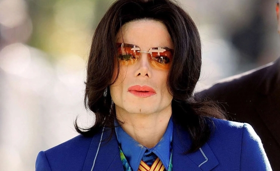REAL REASON MICHAEL JACKSON WORE ICONIC SINGLE WHITE GLOVE 