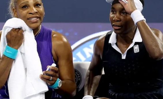 VENUS AND SERENA WILLIAMS  LOSE ON DOUBLES RETURNS