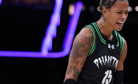 CHICAGO SKY SIGN NATASHA CLOUD AFTER LONG FREE AGENCY WAIT