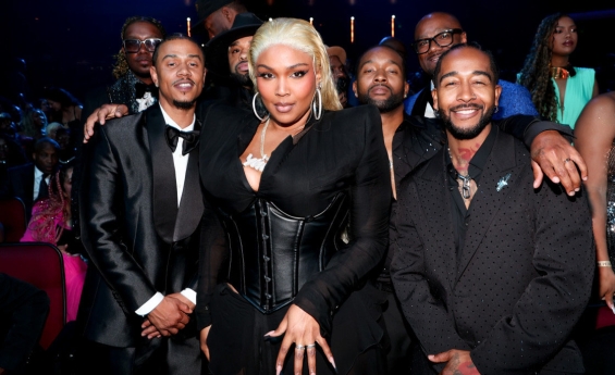 LIZZO FLAUNTS TRIM FIGURE IN LEATHER CORSET MINIDRESS AT 2025 BET AWARDS