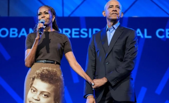 FORMER U.S. PRESIDENT BARACK Obama WAS VISIBLY MOVED AFTER A TOUCHING GESTURE FROM HIS WIFE, MICHELLE OBAMA, LEFT MANY PEOPLE EMOTIONAL ONLINE