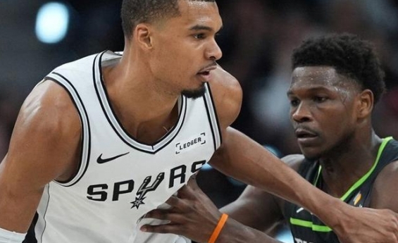 VICTOR WEMBANYAMA EJECTED AFTER ELBOWING RIVAL IN THE THROAT IN HUGE NBA PLAYOFF SHOWDOWN