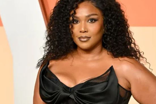 LIZZO SAYS SHE'S GAINED 20 POUNDS AND IS "USED TO FLUCTUATING"