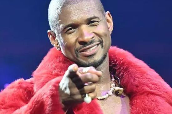 FANS ACCUSE USHER OF HIRING BODY DOUBLE IN PERFORMANCE