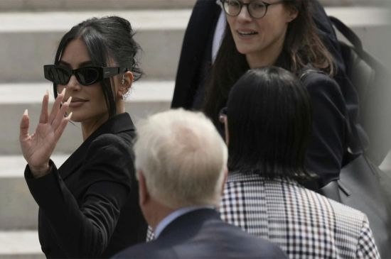 KIM KARDASHIAN TESTIFIES IN PARIS ROBBERY TRIAL.
