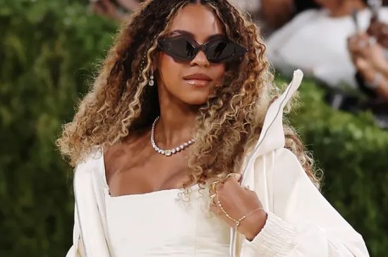 BLUE IVY CARTER, 14, BECOMES ONE OF THE YOUNGEST EVER TO ATTEND THE MET GALA IN STRIKING DEBUT LOOK